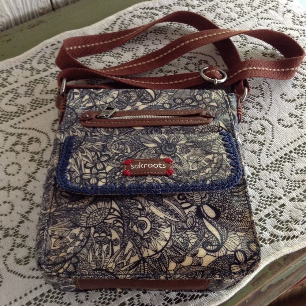 Sakroots Crossbody Purse w IPad Mini Storage Area